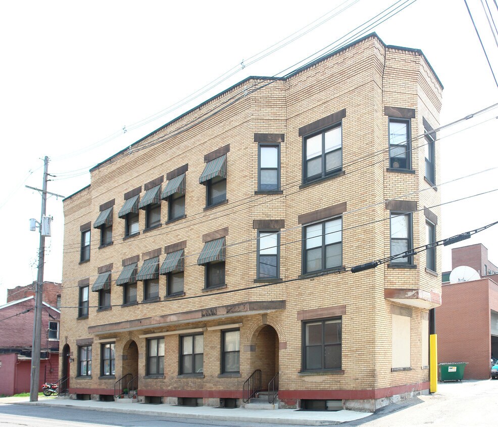 16 E North St, New Castle, PA 16101 Apartments in New Castle, PA