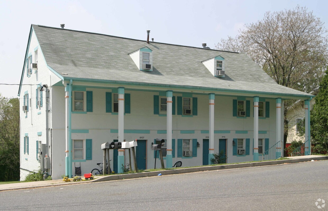 Foto del edificio - 9105-9113 Washington St