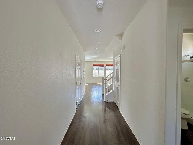 Building Photo - 682 Seine River Way