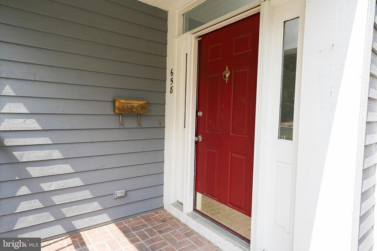 Foto principal - 658 River Oak Ct