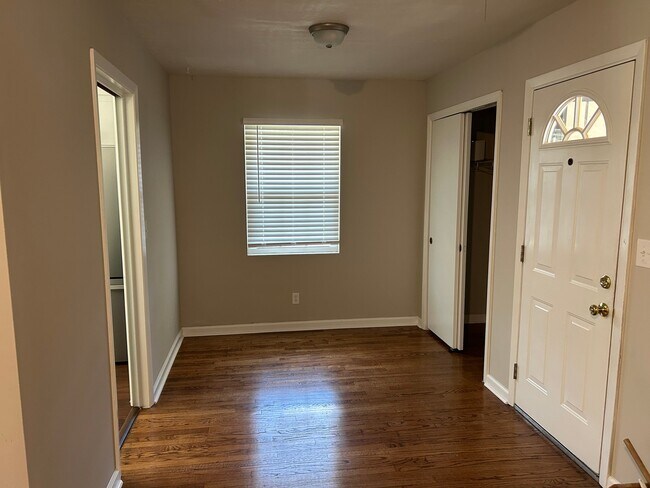 Foto del edificio - 2055 Fernwood Cir