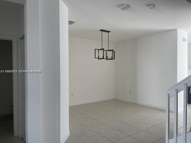 Foto del edificio - 3380 W 108th St