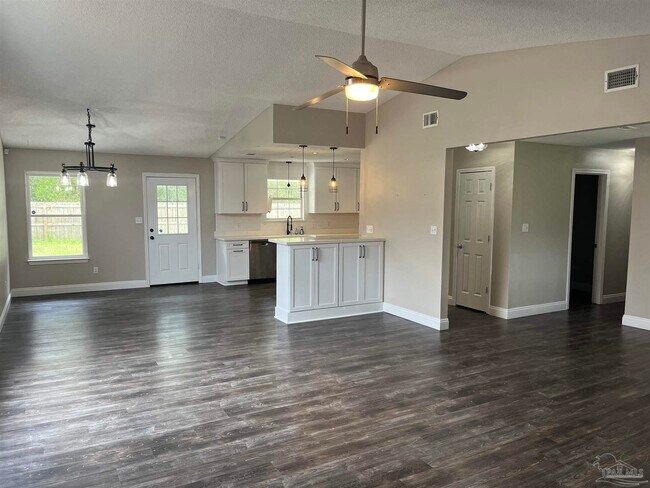 Building Photo - 3225 Mariners Dr
