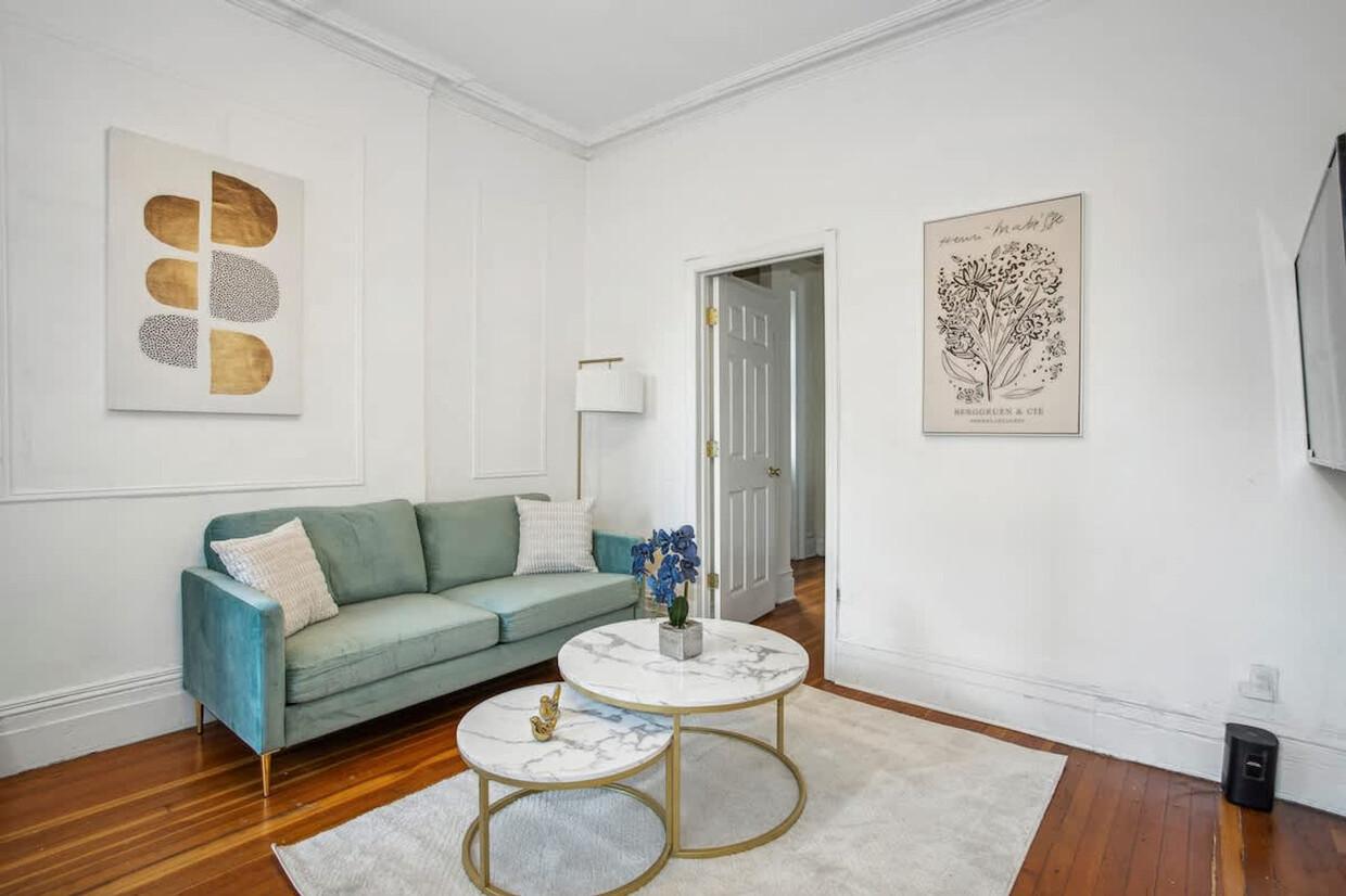 Foto principal - 300 E 69th St
