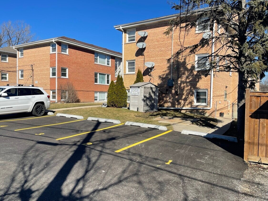 Foto del edificio - 6910 N Rosemary Ln