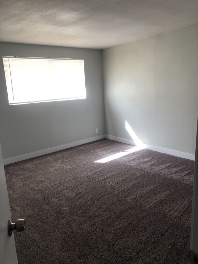 Foto del edificio - NEWLY REMODELED 3 BEDROOM 2 BATH HOME COME...