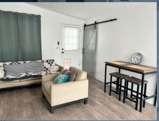 Foto del edificio - 17058 Kingsbury St