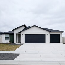 Building Photo - 7557 E Flyway St