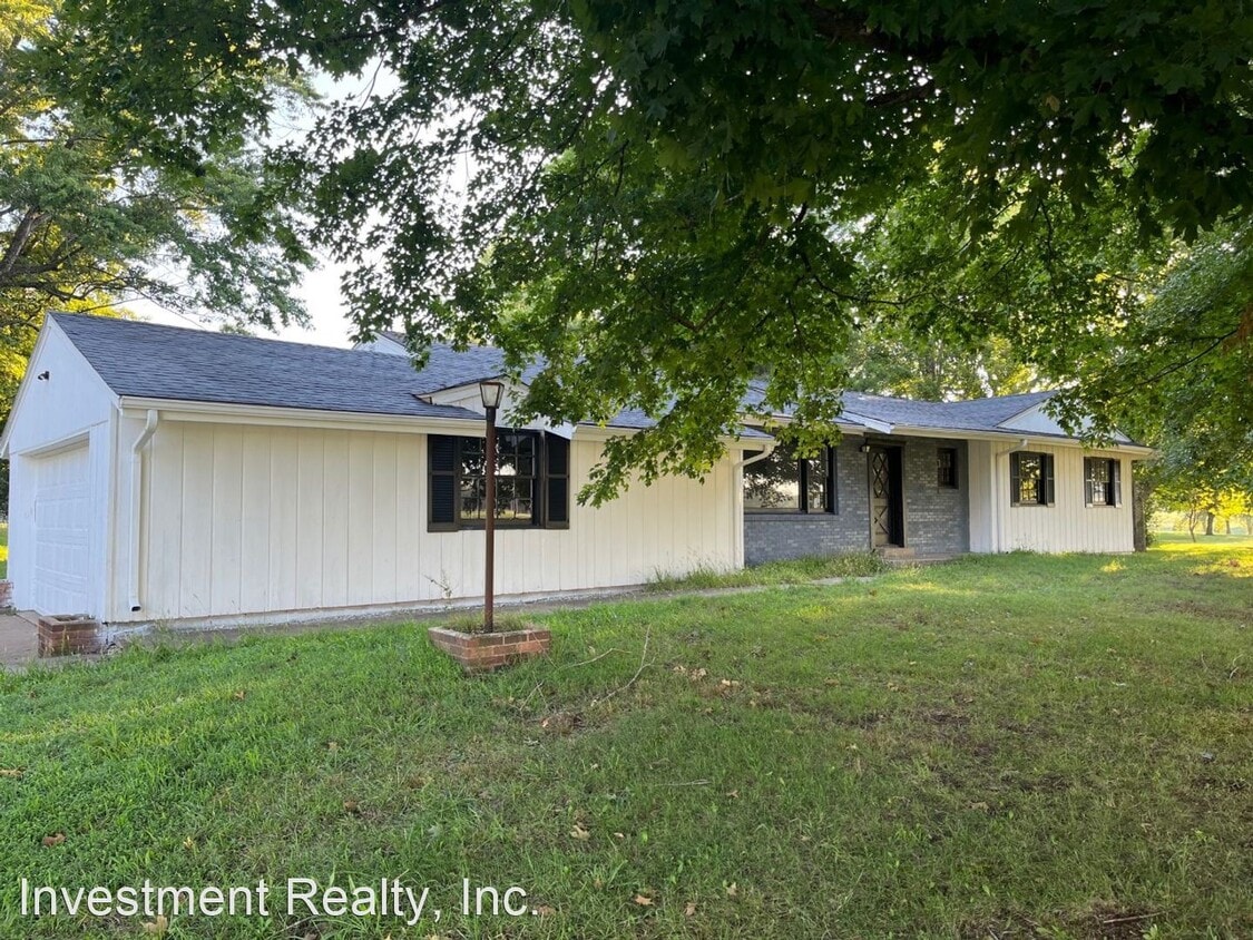 3 br, 2.5 bath House 6259 W Republic Rd. House Rental in Republic