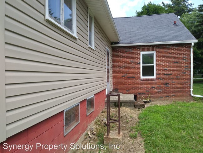 Building Photo - 4 br, 1 bath House - Westlawn Dr 305 Richland