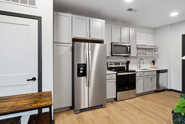 Building Photo - 423 E Michigan St