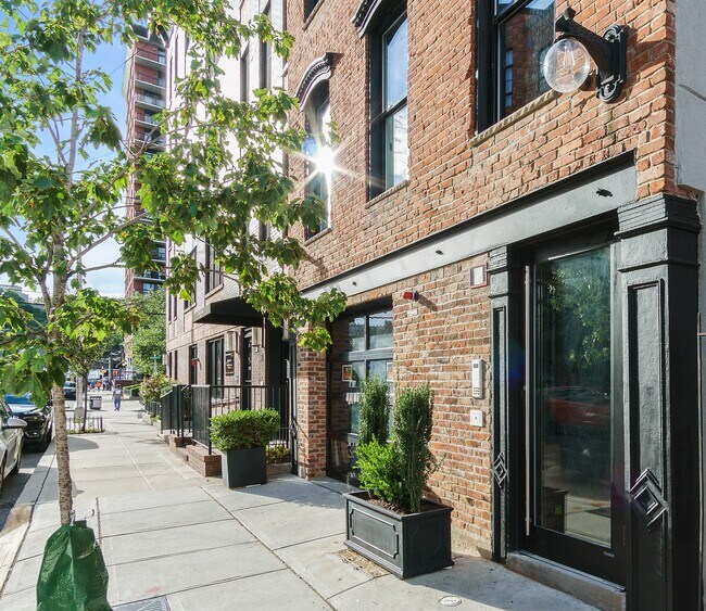 Building Photo - 660 1st St