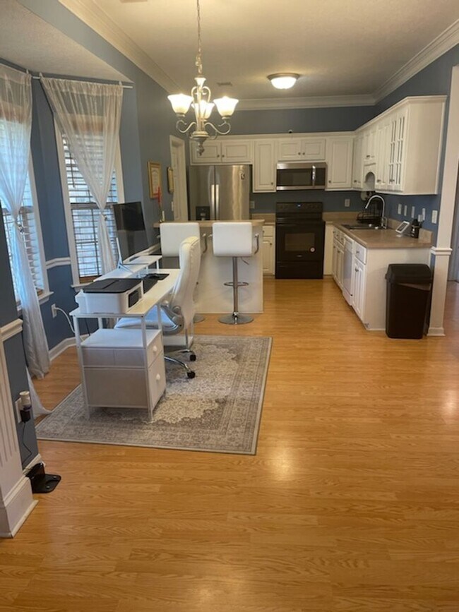 Building Photo - Grovetown Charmer Close To Fort