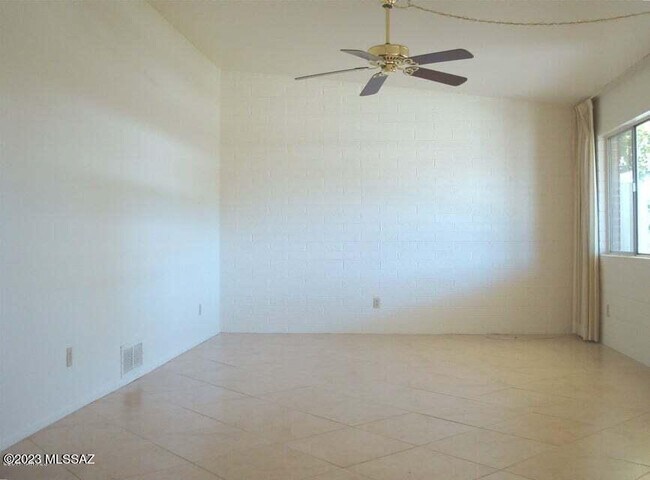 Foto del edificio - 5809 E North St