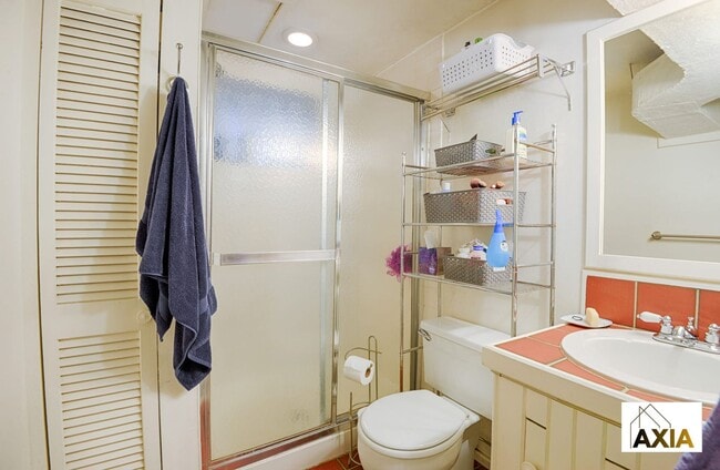 Building Photo - Downing