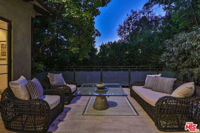 Foto del edificio - 7801 Hillside Ave