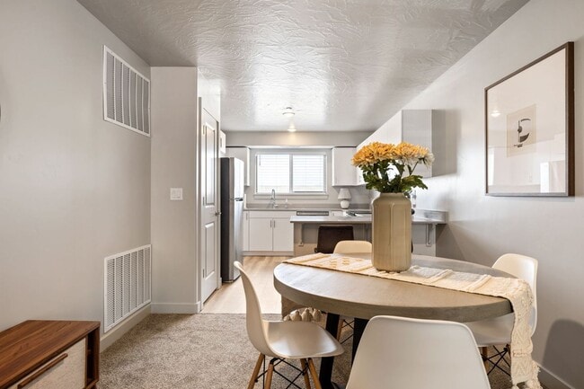 Foto del edificio - Top Floor 2 Bed 1 Bath