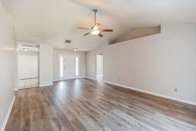 Foto del edificio - 4461 Cobblefield Cir W