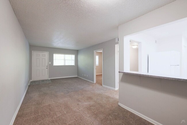 Building Photo - NEW 1x1!  Fantastic Emory area location - ...