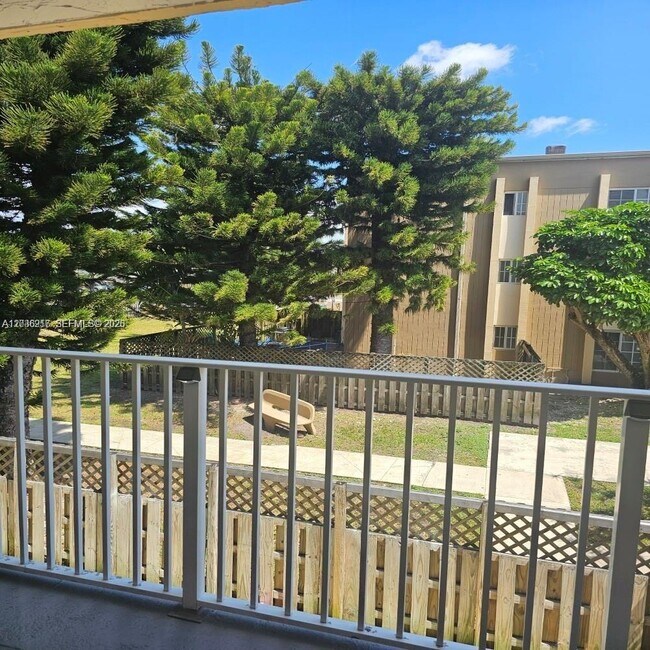 Foto del edificio - 4810 NW 79th Ave