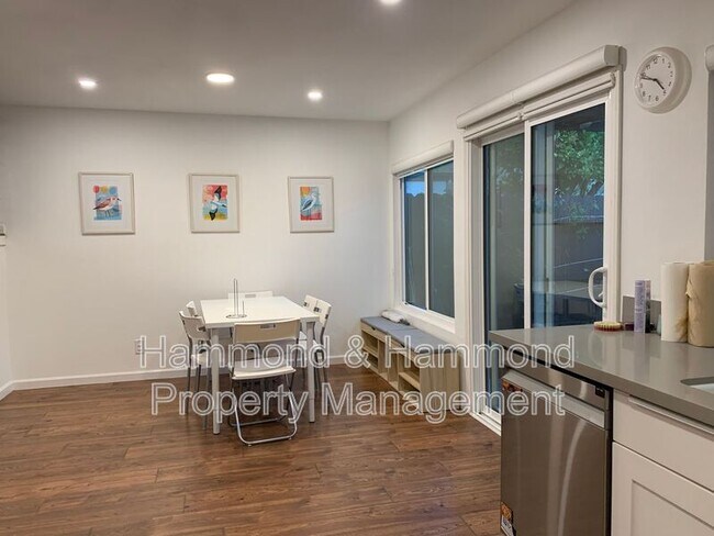 Foto del edificio - 4075 Liberty Canyon Rd