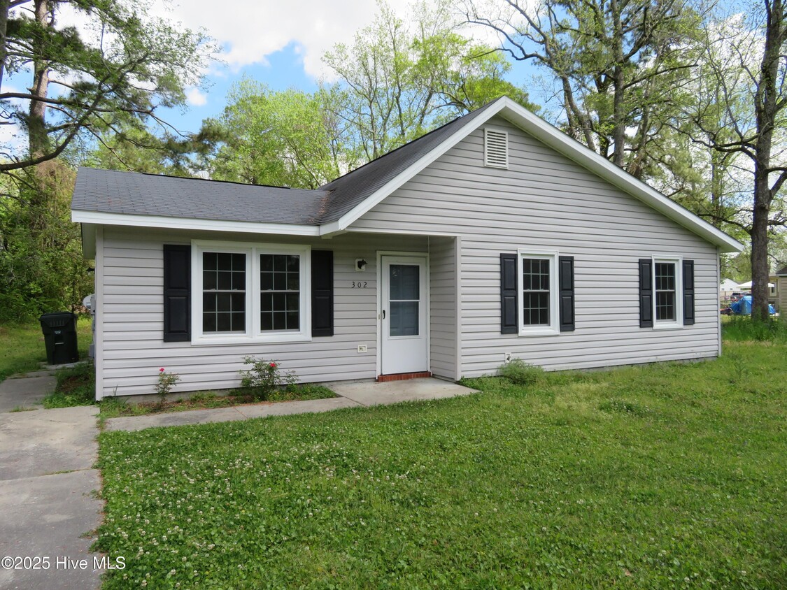 Foto principal - 302 Luann Rd