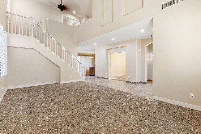 Building Photo - Stunning Home with 3 Bedrooms, Den, and 3 ...