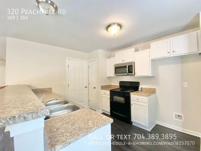 Foto del edificio - 320 Peachtree Rd