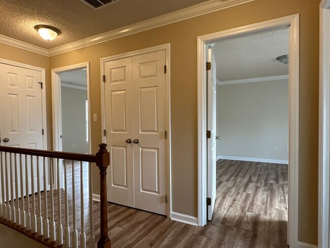 Photo - 328 Brookside Ct House