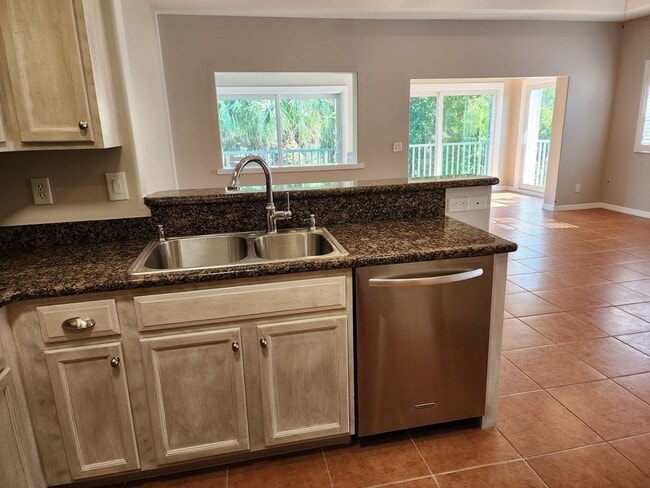 Foto del edificio - 3 BR 2 BA 1 CG second floor condo in Gator...