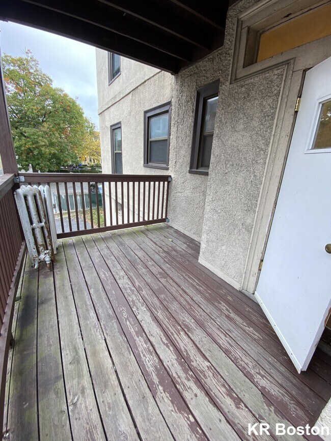 Building Photo - 215 Fuller St