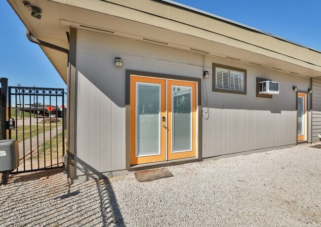 Foto del edificio - 2215 Cleburne St