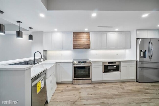 Building Photo - 3 br, 3 bath Condo - 520 N Ocean Blvd Apt 2