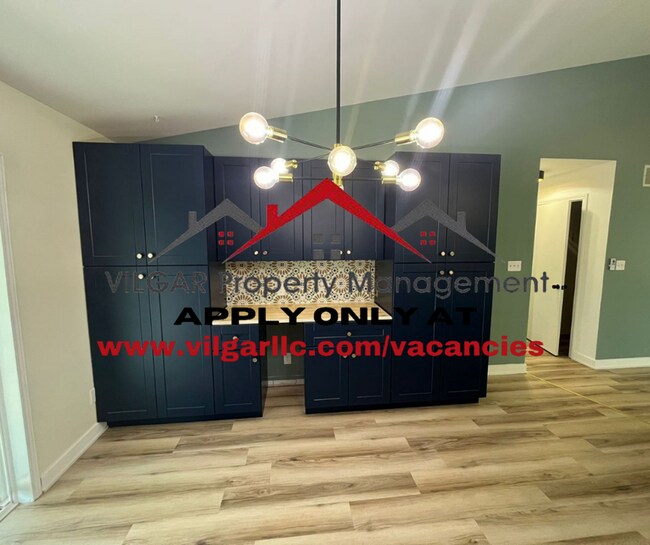 Foto del edificio - Step into sophisticated comfort with this ...