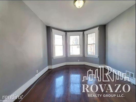 Foto del edificio - 3 br, 1 bath Apartment - 404 13th Ave Apt 1