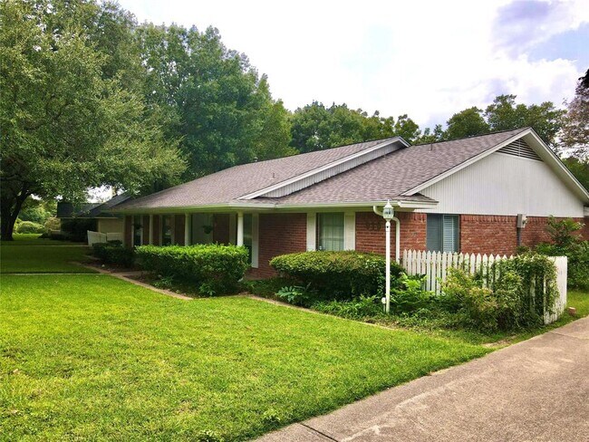Building Photo - 910 Rock Canyon Dr