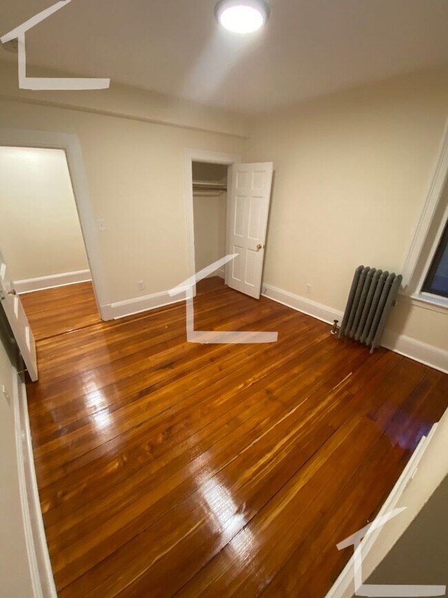 Building Photo - No Fee! Avl Dec 1 - Harvard Sq area 2BR with heat inc!