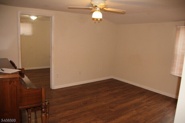 Foto del edificio - 31 Ringwood Ln