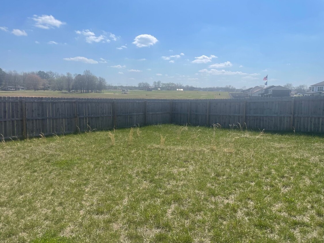 Building Photo - 3 Bedroom Pet Friendly Home For Rent!