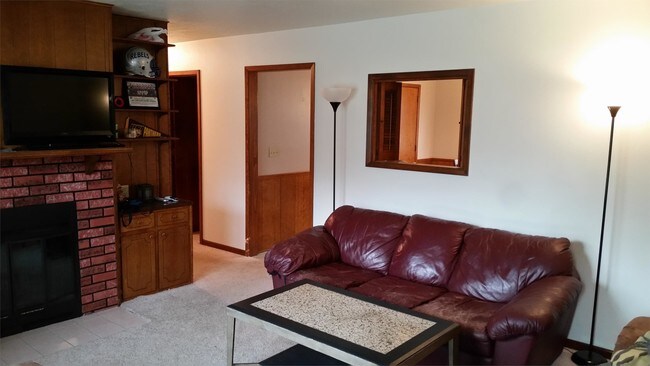Building Photo - 1304 Brenton Dr