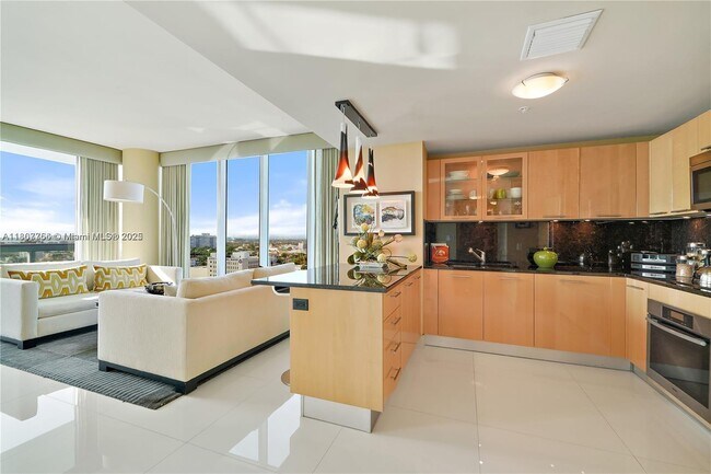 Foto del edificio - 6899 Collins Ave