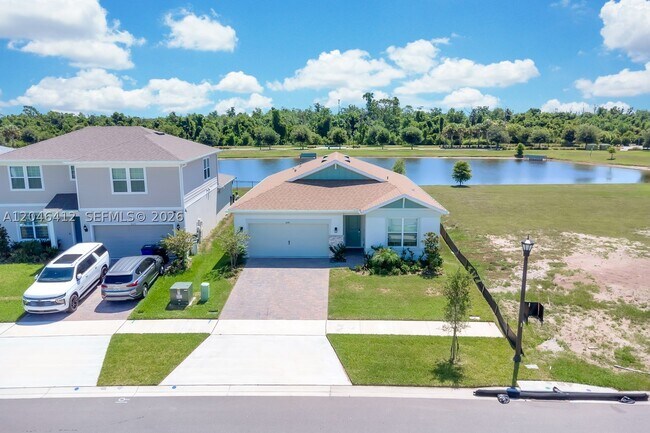 Building Photo - 2081 Mossy Vine Ave