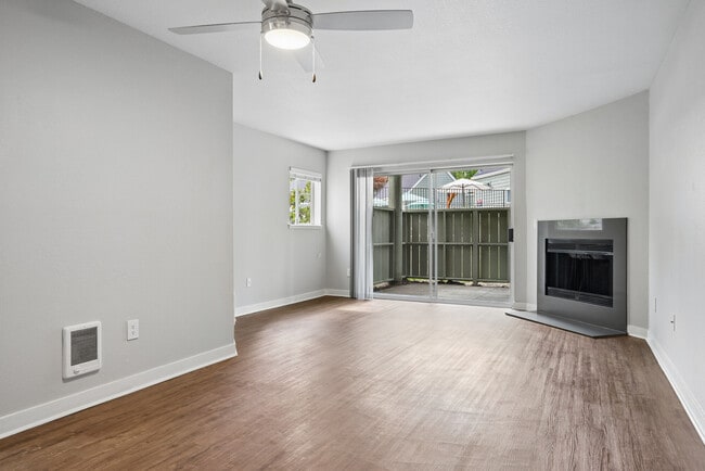 Building Photo - Sterling Pointe
