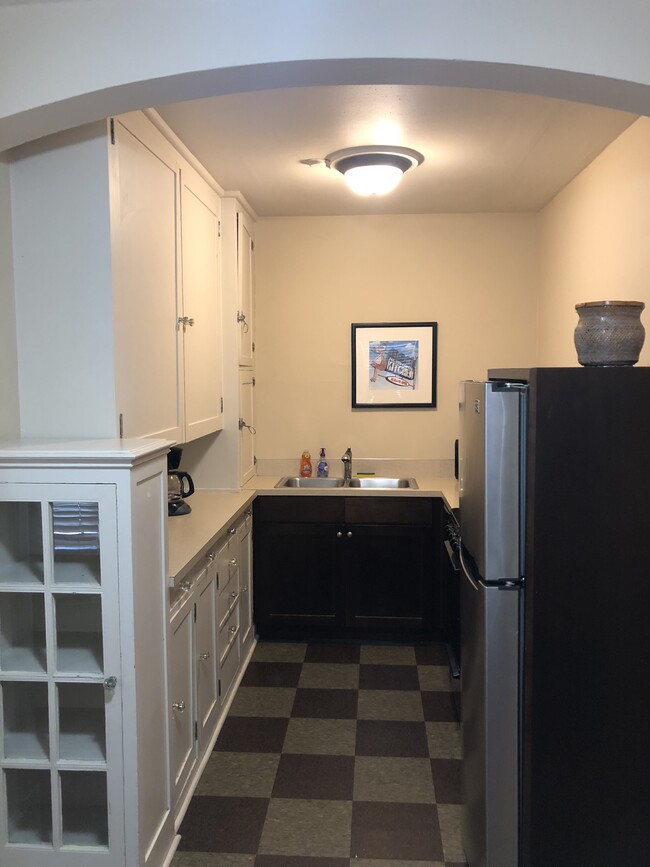 Stainless Steel Kitchen - Stanford Apartments