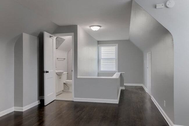 Building Photo - 4812 Maple St