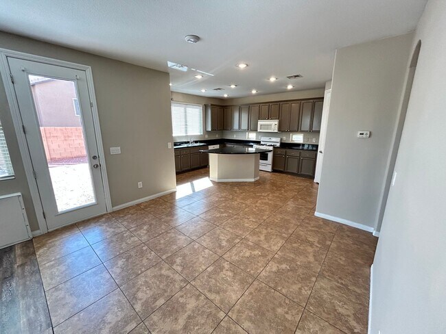 Foto del edificio - Beautiful 4/Bed/3Bath/2Car Two-Story Home with Loft and Office in Providence!
