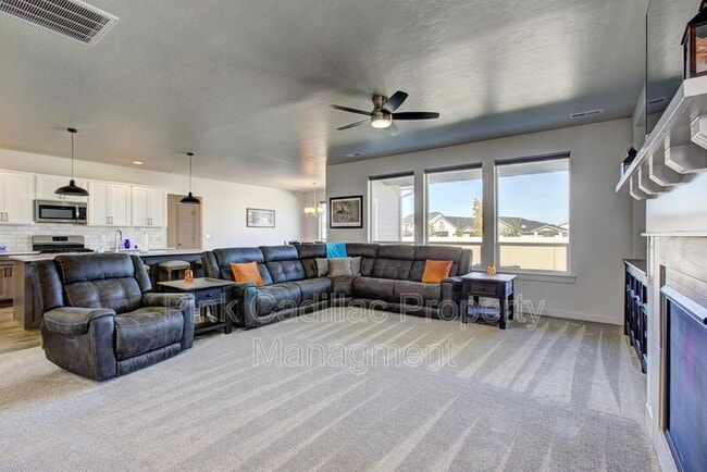Building Photo - 4930 W Sands Basin Dr