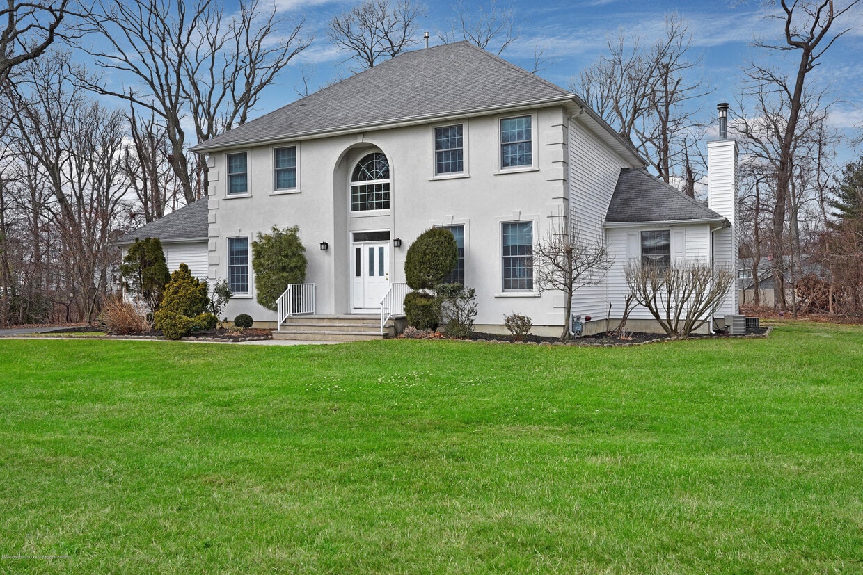 19 Old Queens Ct, Eatontown, NJ 07724 House Rental in Eatontown, NJ