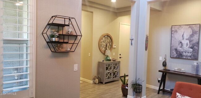 Building Photo - 3318 E Los Gatos Dr