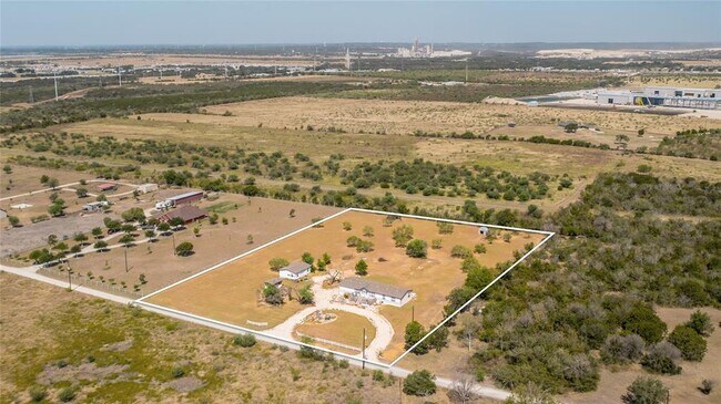 Building Photo - 920 Grant Harris Rd